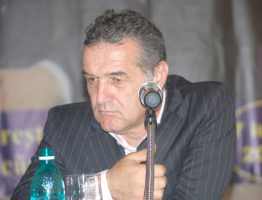 Judecătorii constănţeni vor decide la sfârşitul lunii dacă îl vor elibera pe Becali